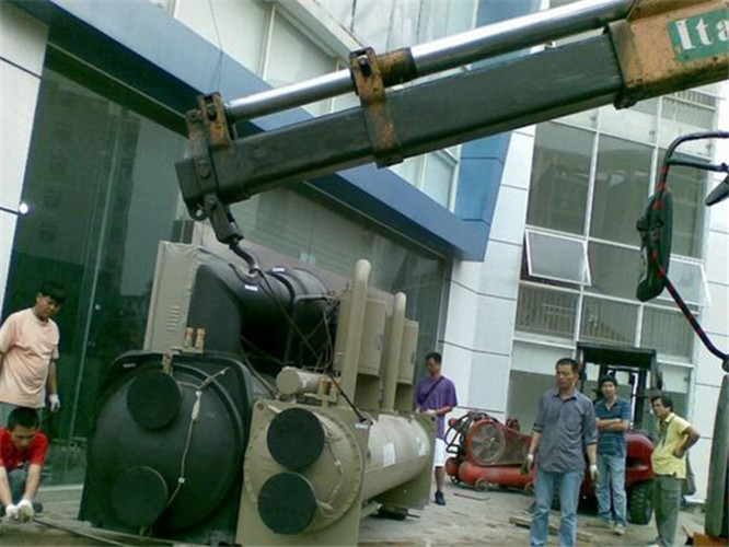 宁波市随车吊和汽车吊的核心区别是什么？哪种更省钱？